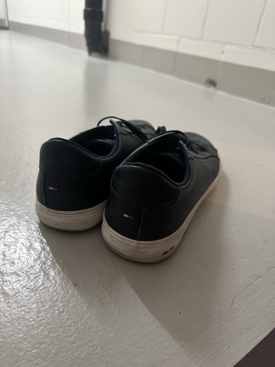 Tommy Hilfiger Scarpe da uomo: Tommy Hilfiger Sneaker dunkelblau Leder Grösse 45 – Usato da Reinach BL venduto da Alles_muss_weg00 2