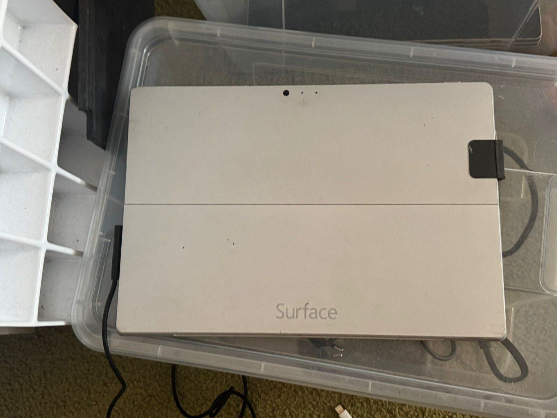 Microsoft Tablet PC:  Surface Pro 3 - 64GB !! Ungeprüft !! – Difettoso da Olten venduto da HoYa01 1