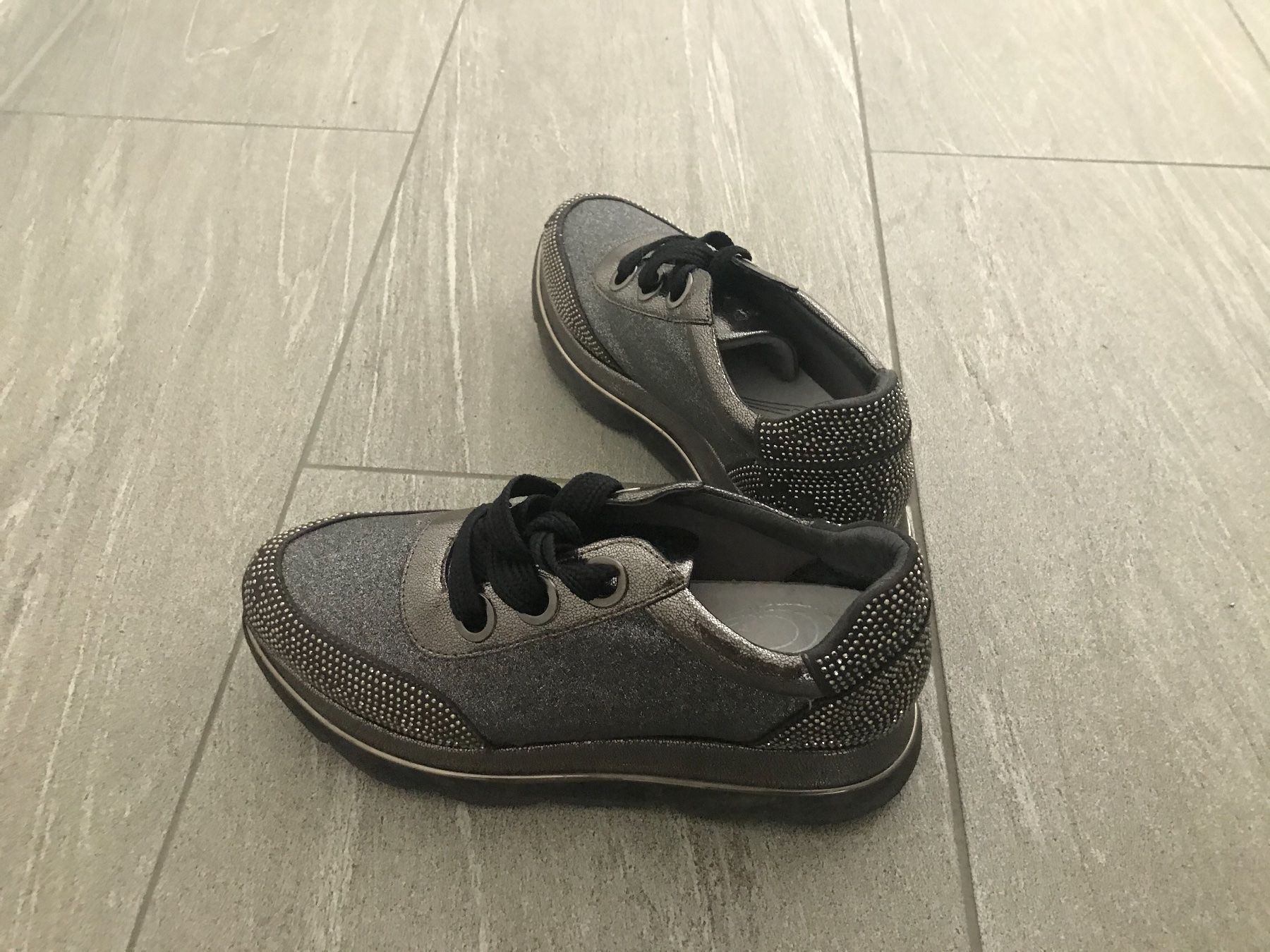 Scarpe da donna: Turnschuhe – Usato da Unteriberg venduto da fae_2gz2 1