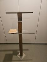Design-Herrendiener / Kleiderdiener aus Holz und Metall