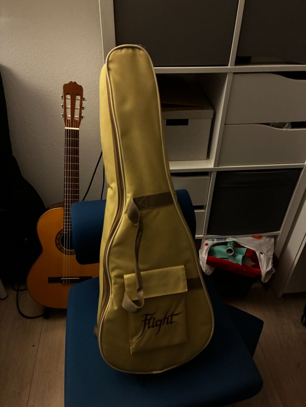Strumenti musicali: Flight Fireball EQ-A Baritone Ukulele – Usato da Zürich venduto da Ghiekorggmail 1