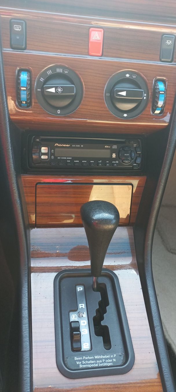 Mercedes-Benz Autos: Mercedes-Benz 200 E Youngtimer Top-Zustand – Gebraucht aus Walzenhausen von hei_kv2g 8