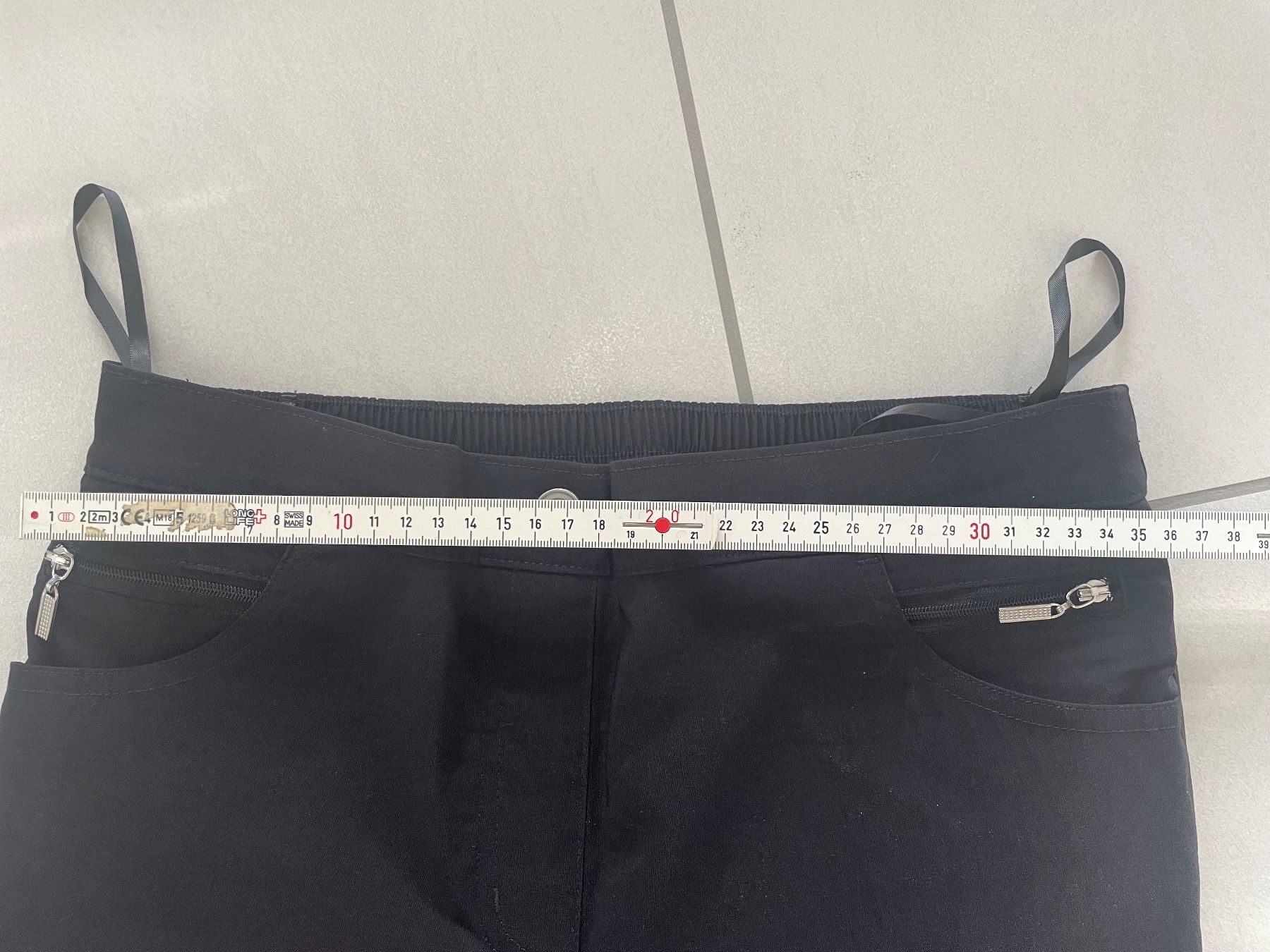 Pantaloni: Schwarze Damenhose originalverpackt Gr 40 – Nuovo e nell'imballaggio originale da Rüti ZH venduto da Tal_ga6N 3