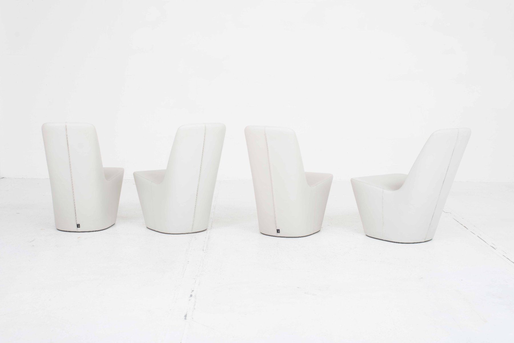 Vitra Poltrone: Vitra Monopod Sessel von Jasper Morrison in hellgrauem Leder – Usato da Zürich venduto da STUZH38 1