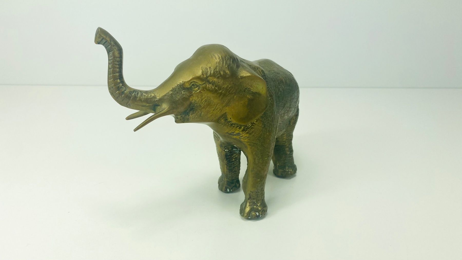 Figuren: Elefantenfigur mit erhobenem Rüssel - Messing -Glücksbringer – Gebraucht aus Zürich von Arche_Brockenhaus 1