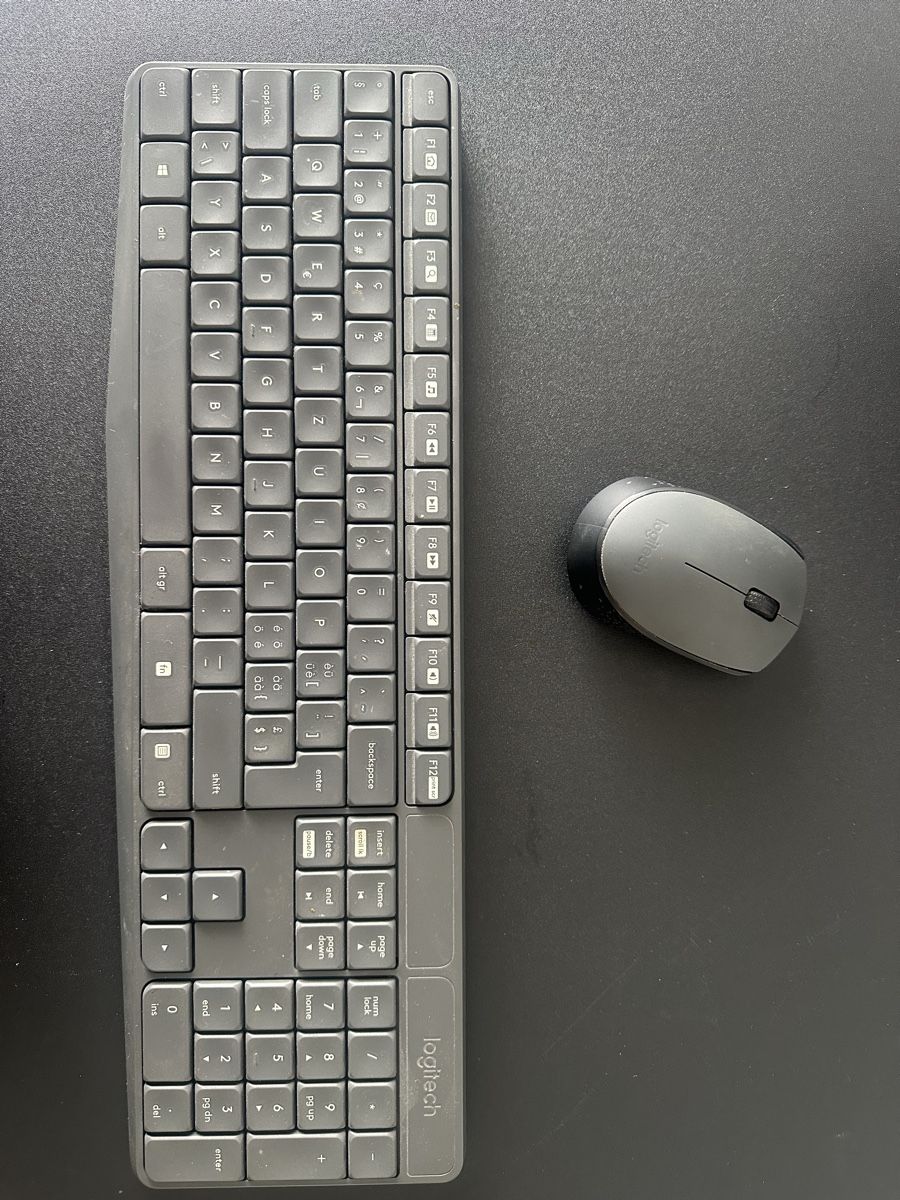 Logitech Claviers: Logitech Tastatur und Maus Set  – D'occasion à Luzern par NunoFernandes