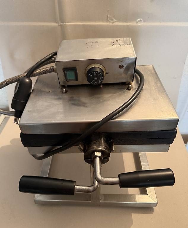 Cuisines complètes: Gaufrier Professionnel  – D'occasion à Prilly par QNN69