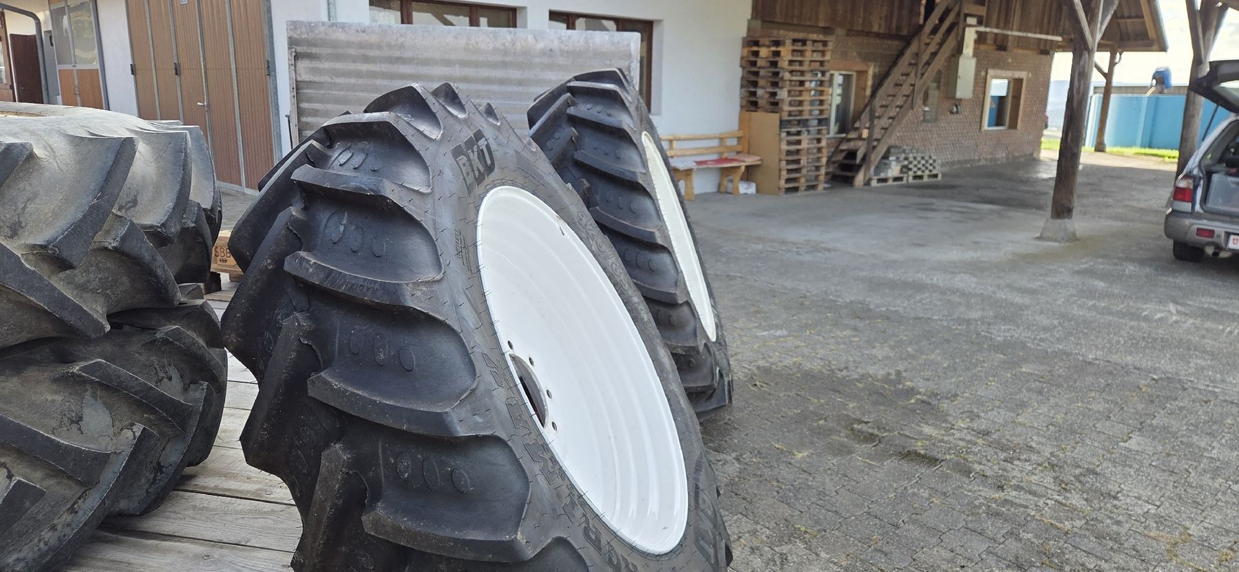 Pneumatici & Ruote complete: 2 Kompletträder 420/85 R38 – Usato da Einsiedeln venduto da AdrianBieri98 2