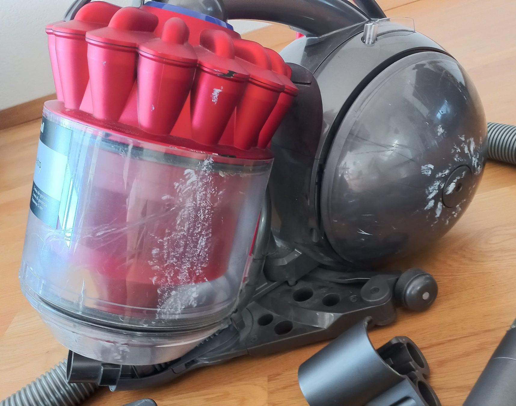Dyson Staubsauger & Zubehör: Dyson Ball DC37 Origin Extra gebraucht einige Teile defekt – Gebraucht aus Schliern b. Köniz von joni20 2