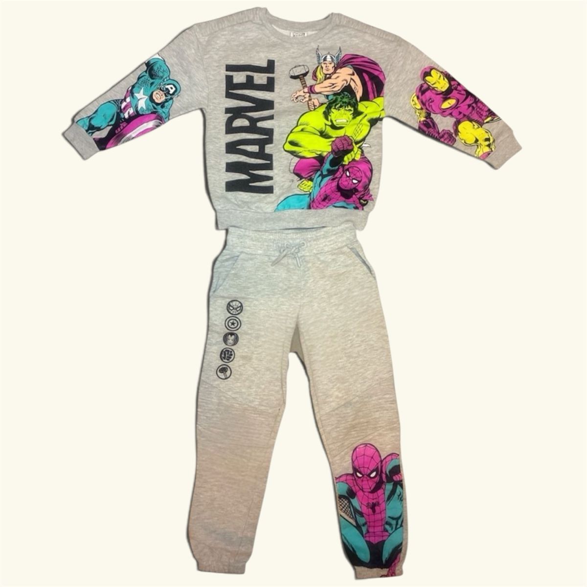 Kleiderpakete & -sets: ENSEMBLE JOGGING ENFANT MARVEL – Gebraucht aus Lausanne von mar_6snp