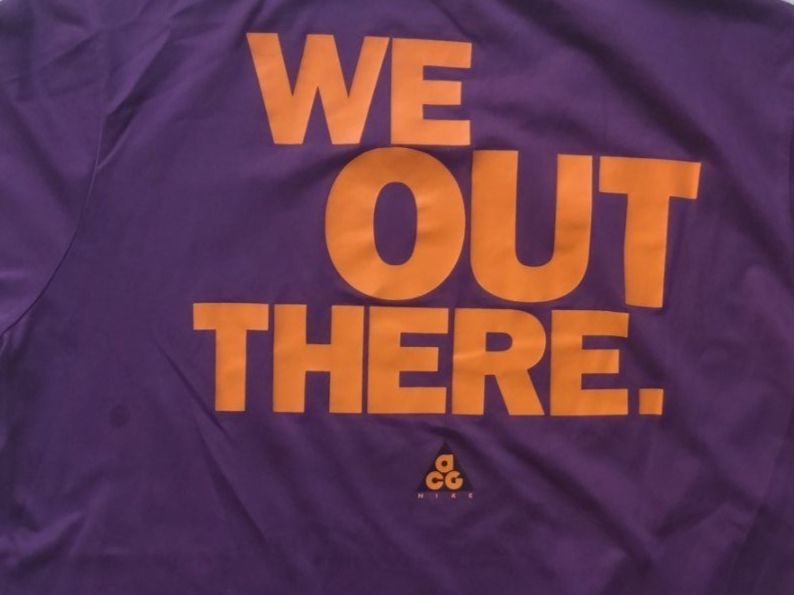 Nike T-shirt: Nike ACG T-shirt Purple Nice shape – Usato da Farvagny-le-Grand venduto da LaCaverne 1