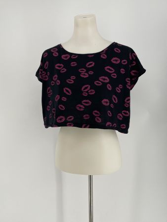 Crop Top mit Kussmund Print Gr. M von even&odd