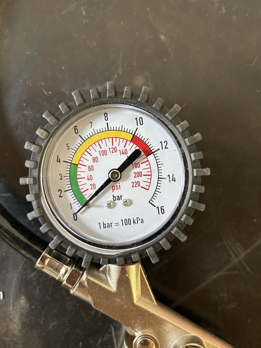Kompressoren: Reifenfüller mit Manometer Luftdruckprüfgerät – Gebraucht aus riedholz von Briglemue 1