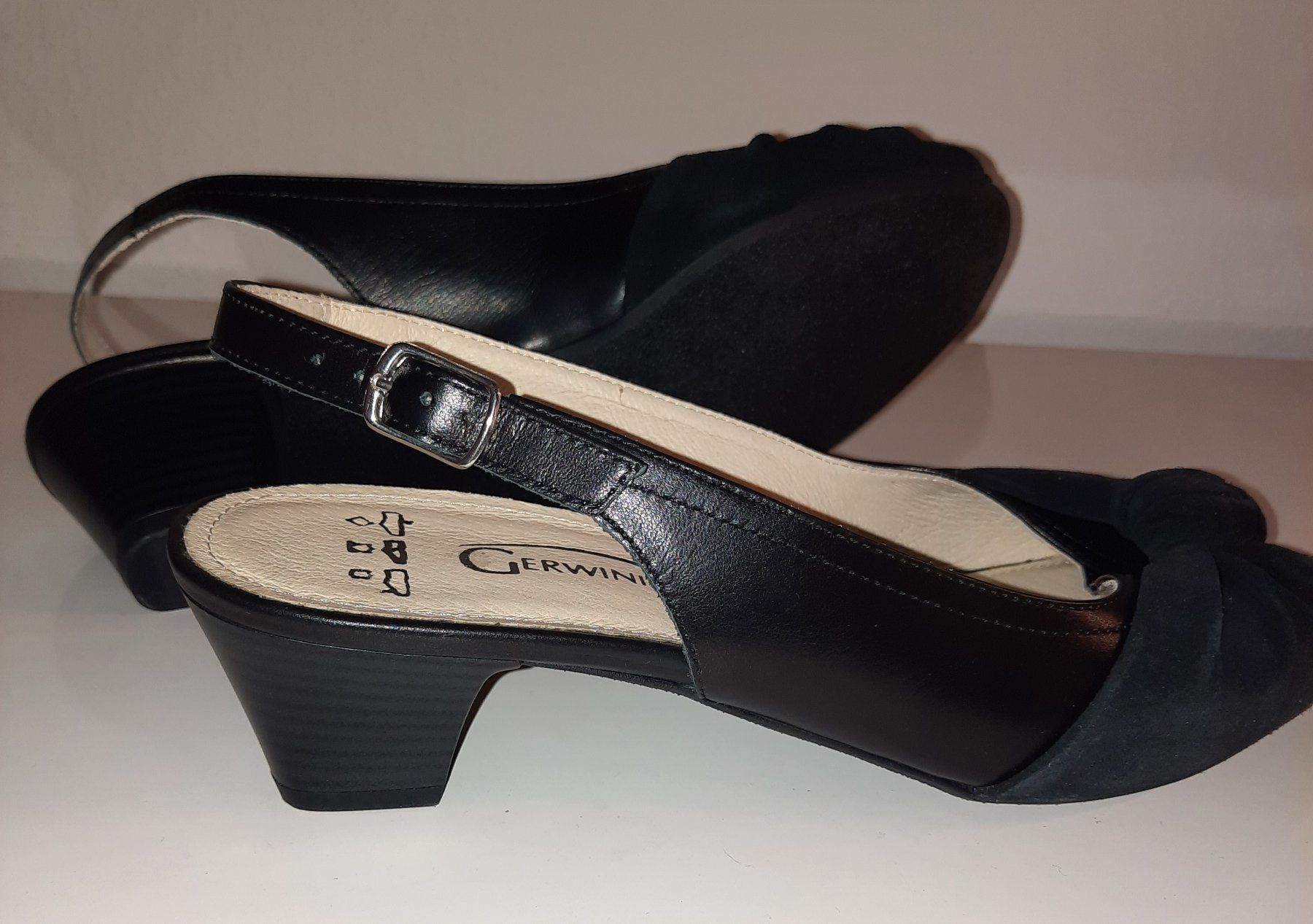 Scarpe da donna: Slingpumps schwarz, Grösse 7 1/2 H, neu – Nuovo (secondo la descrizione) da Greifensee venduto da Snowtime 1