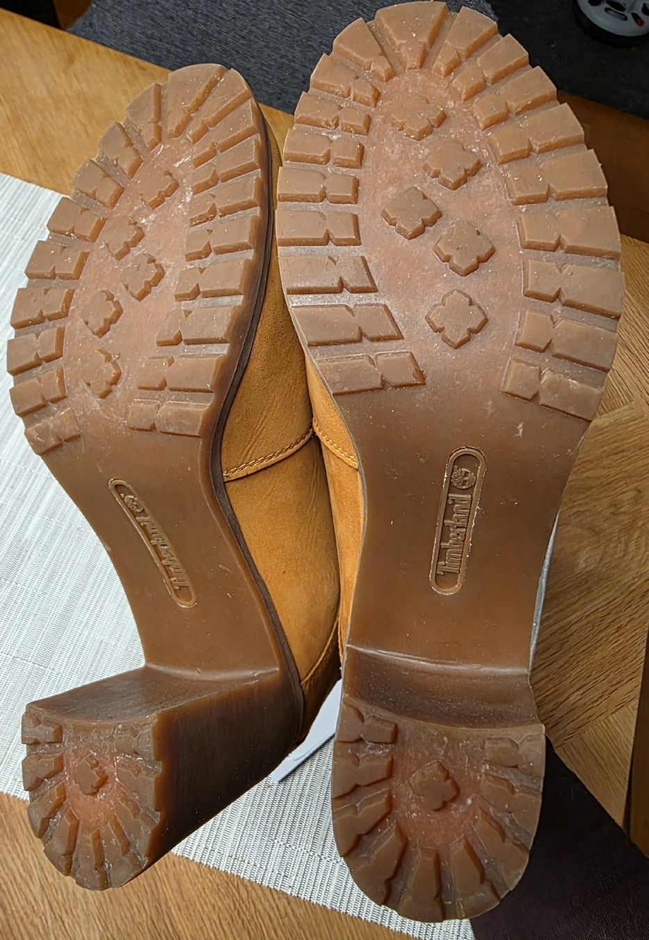 Timberland Scarpe da donna: Timberland Damenstiefel mit Absatz, Grösse 40 – Usato da Schlieren venduto da jen_x559 8