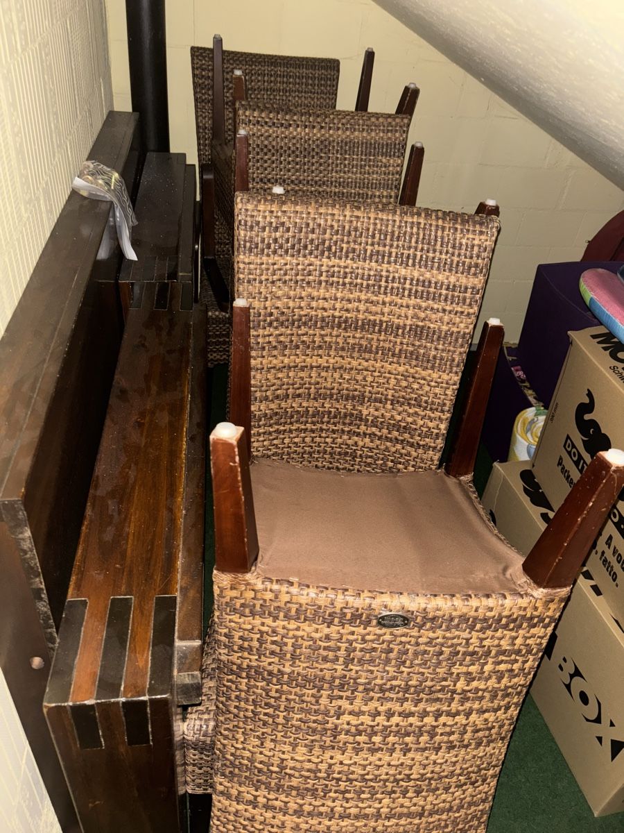 Set de table et chaises: Kommode, Esstisch und 6 Stühle – D'occasion à Ernetschwil par nhr_5bl9 1