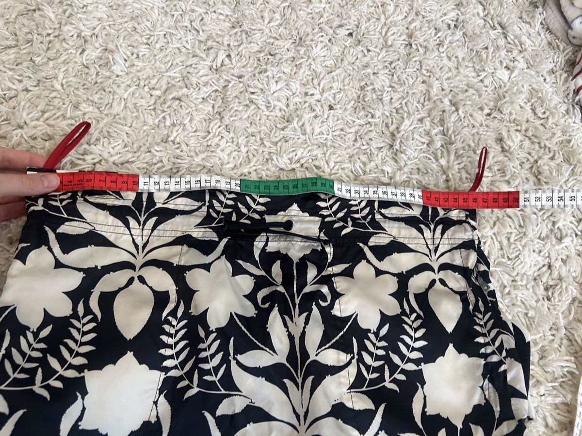 Prada Gonne: Prada Vintage-Rock schwarz/creme mit Blumenprint – Usato da Zürich venduto da Seraphine_1302 8