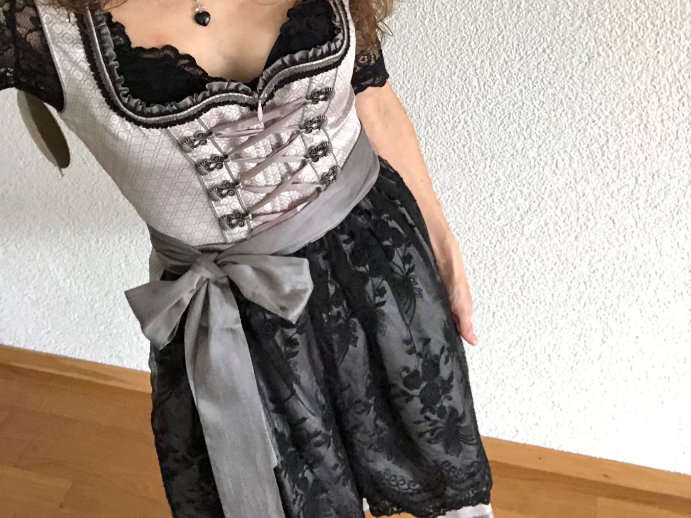 Krüger Vestiti: Dirndl Krüger Gr. XS mit schwarzer Spitzenbluse – Usato da Frauenfeld venduto da Laxmi81