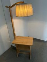 Stehlampe mit Beistelltisch aus Holz, Retro-Stil, guter Z...