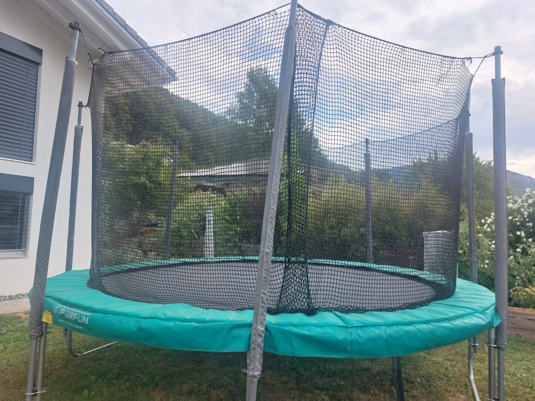 Trampoline: Grand trampoline – Gebraucht aus Sonceboz-Sombeval von sarahcorbat