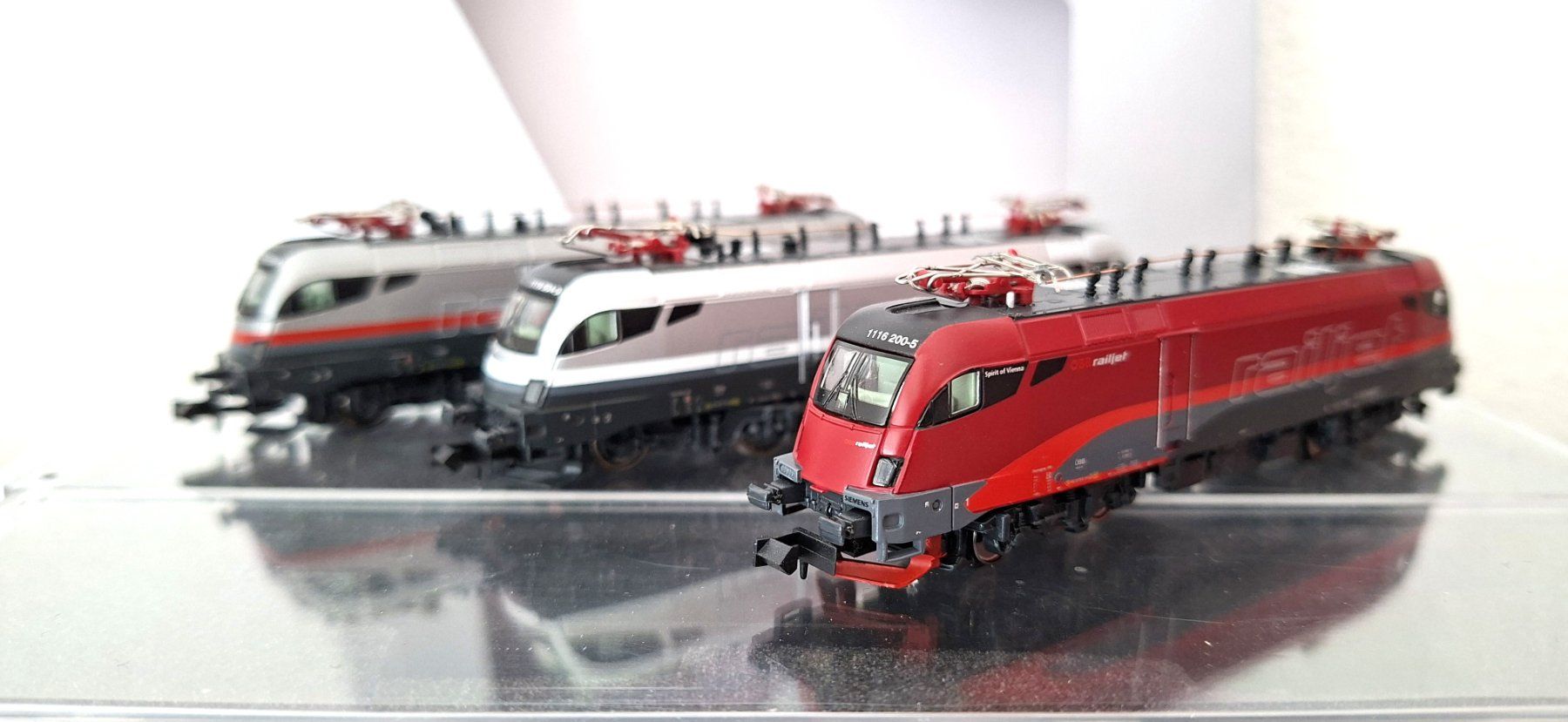 Hobbytrain Modellini di ferrovie: Hobbytrain ÖBB Railjet Set 3 teilig H2756 – Nuovo (secondo la descrizione) da Biberist venduto da Ntrains