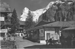 35071   Mürren,  Dorfpartie  -  Eiger  und  Mönch