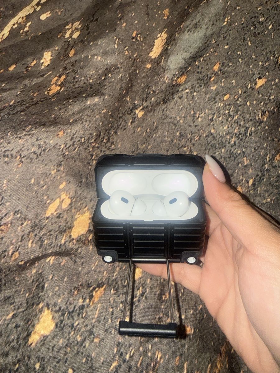 Apple Cuffie: Apple AirPods Pro 2. Generation mit MagSafe Ladecase – Usato da Wetzikon ZH venduto da shey7 2