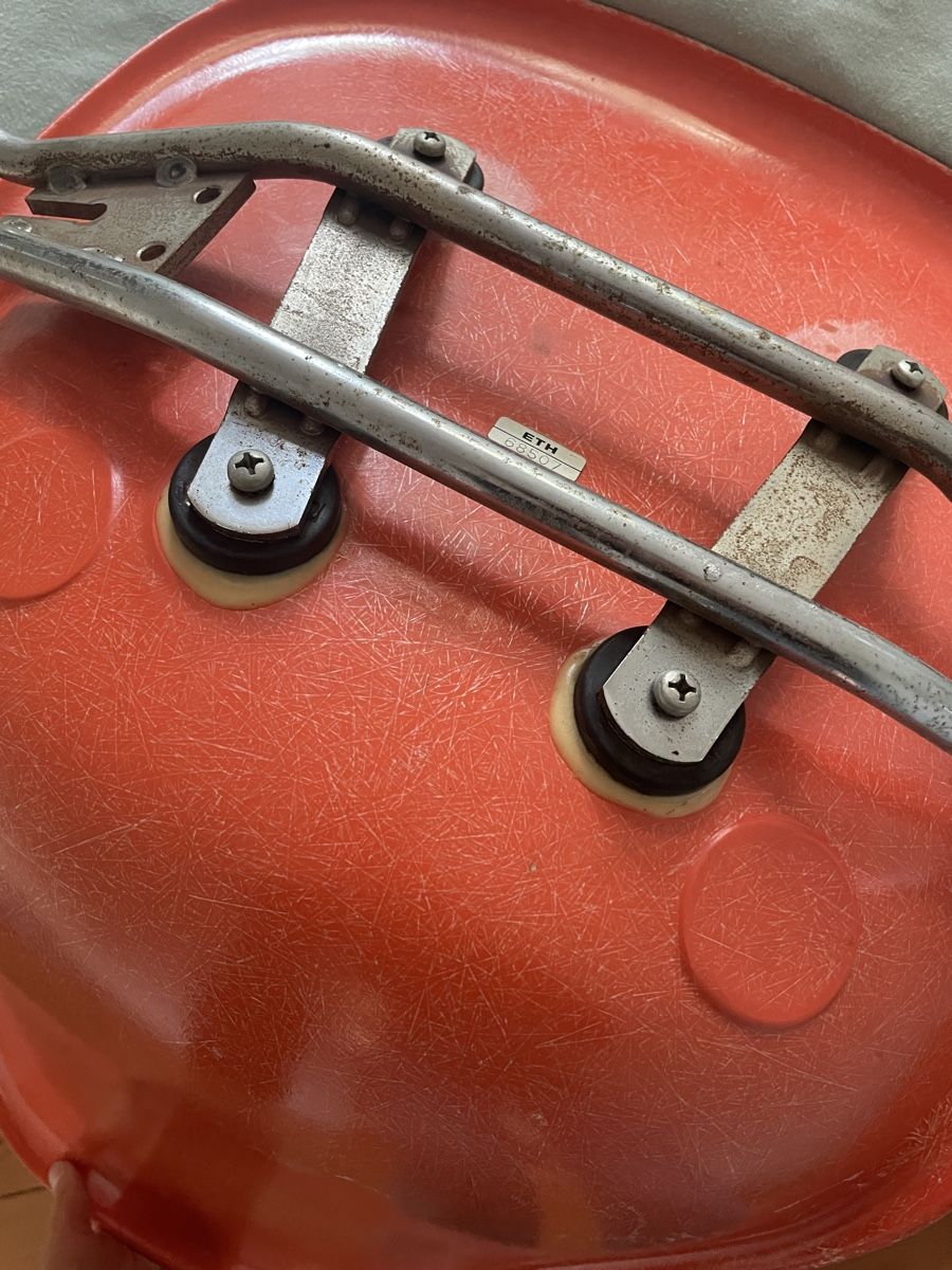 Eames Stühle: Eames Chair – Gebraucht aus Zürich von liv_q8w5 2