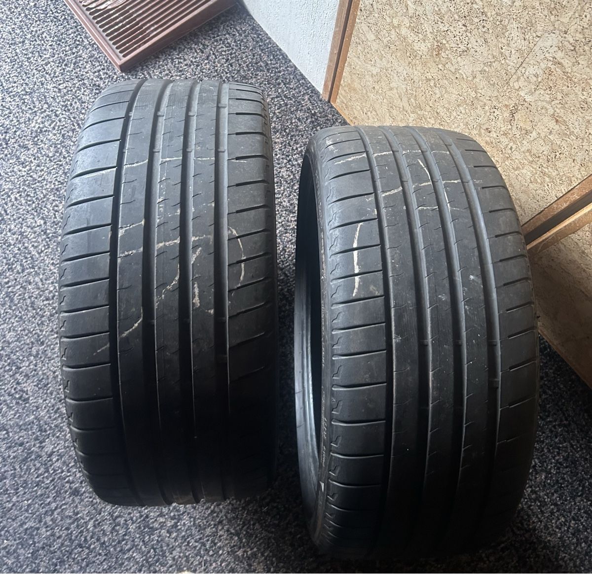 Bridgestone Pneus & Roues: Bridgestone 235 35 19 – D'occasion à ulisbach par efbtr