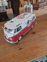 VW Bus Modellauto mit Aufklebern, Geschenkidee