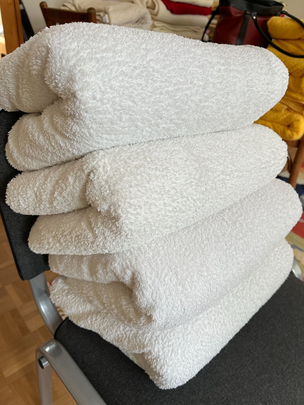 Teli da bagno: Frottéetücher aus Praxisbestand – Usato da Männedorf venduto da Chorherrenwein 1