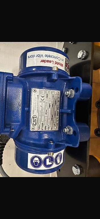 Tutte le macchine: ENAR Tornado E-BATT Vibrations&Akku-Rüttelbohle  Neu – Usato da Zürich venduto da lei_75rb 2