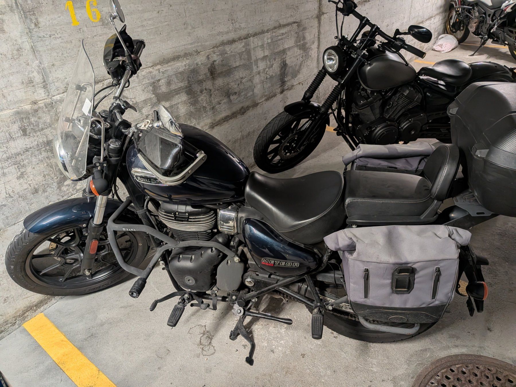 Royal Enfield Chopper: Royal Enfield Meteor 350 blau – Usato da Horw venduto da Pattini 1