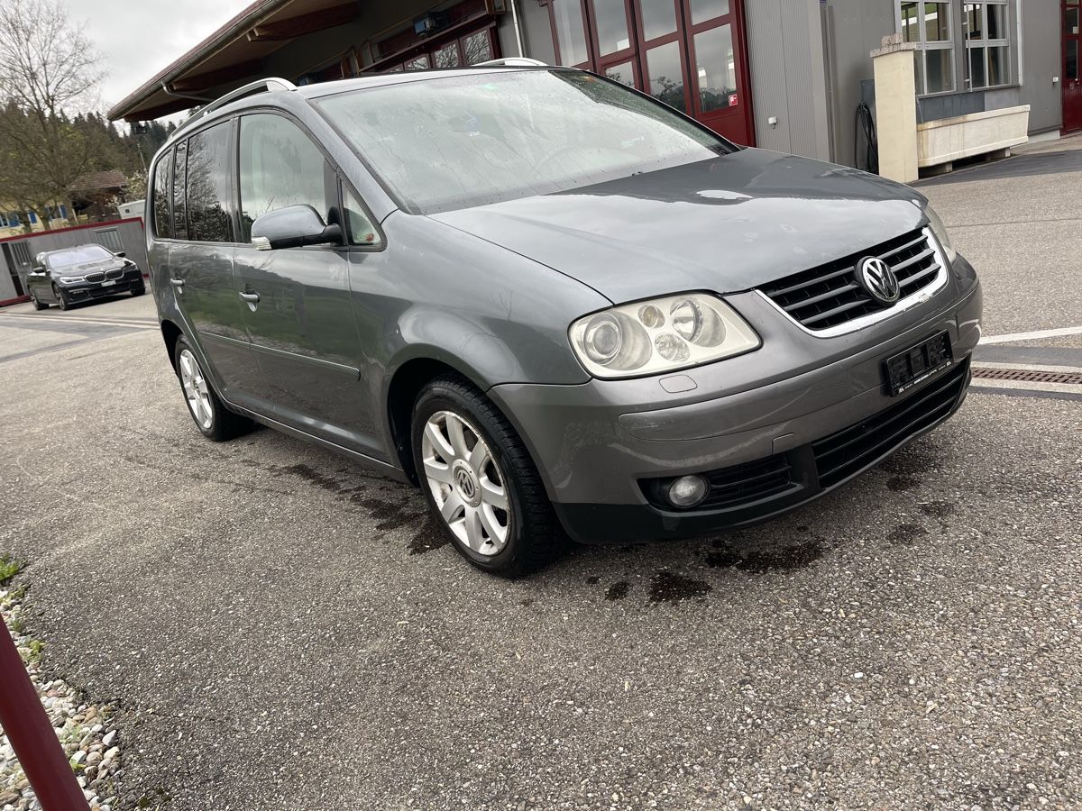 Automobili: VW Touran 2.0TDi Platz 7 – Usato da Spiez venduto da bertula 2
