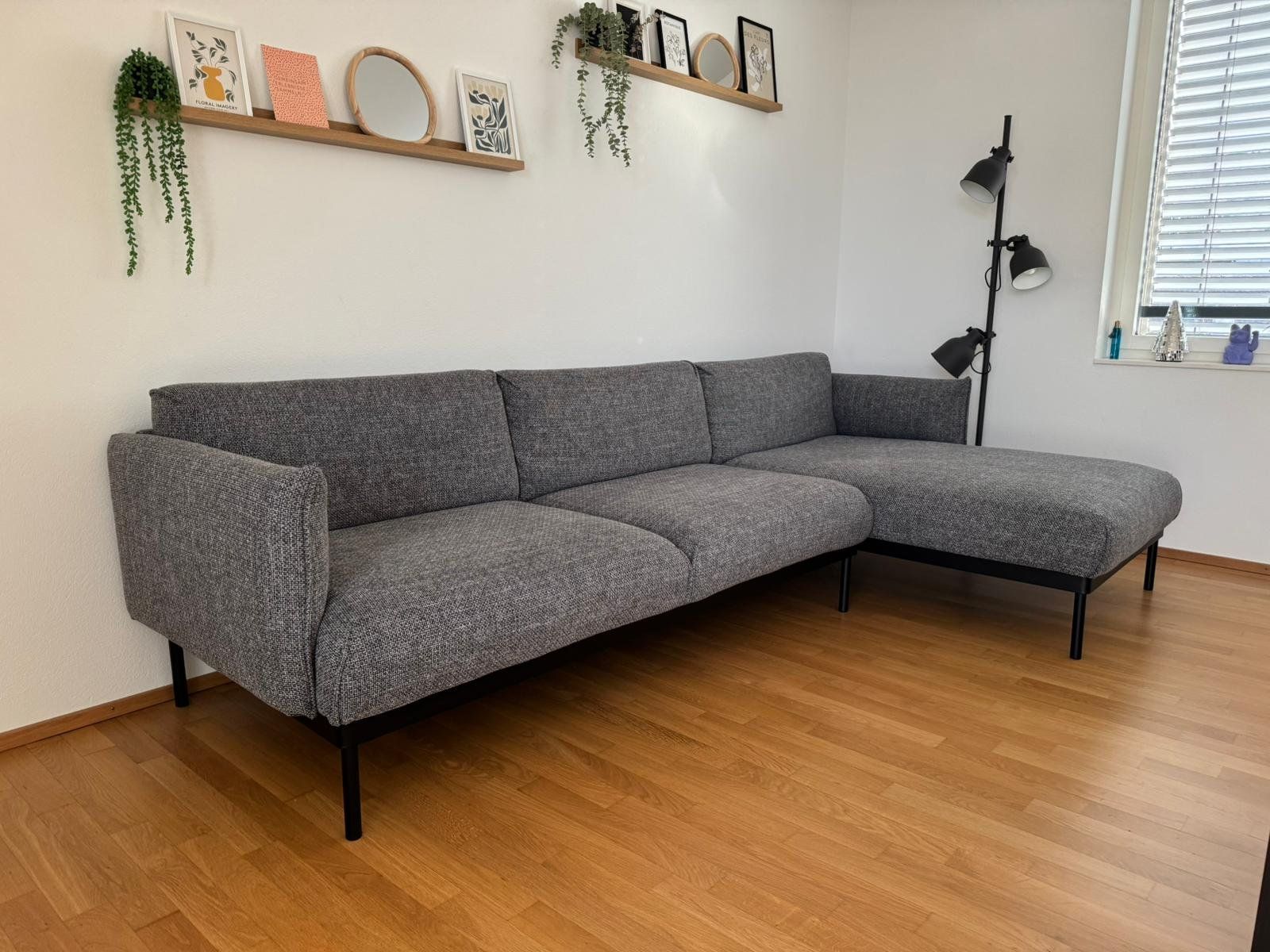 Ikea Sofas: Sofa ÄPPLARYD 3er-Sofa mit Récamiere, Lejde grau/schwarz – Gebraucht aus Ormalingen von zweitakter 2