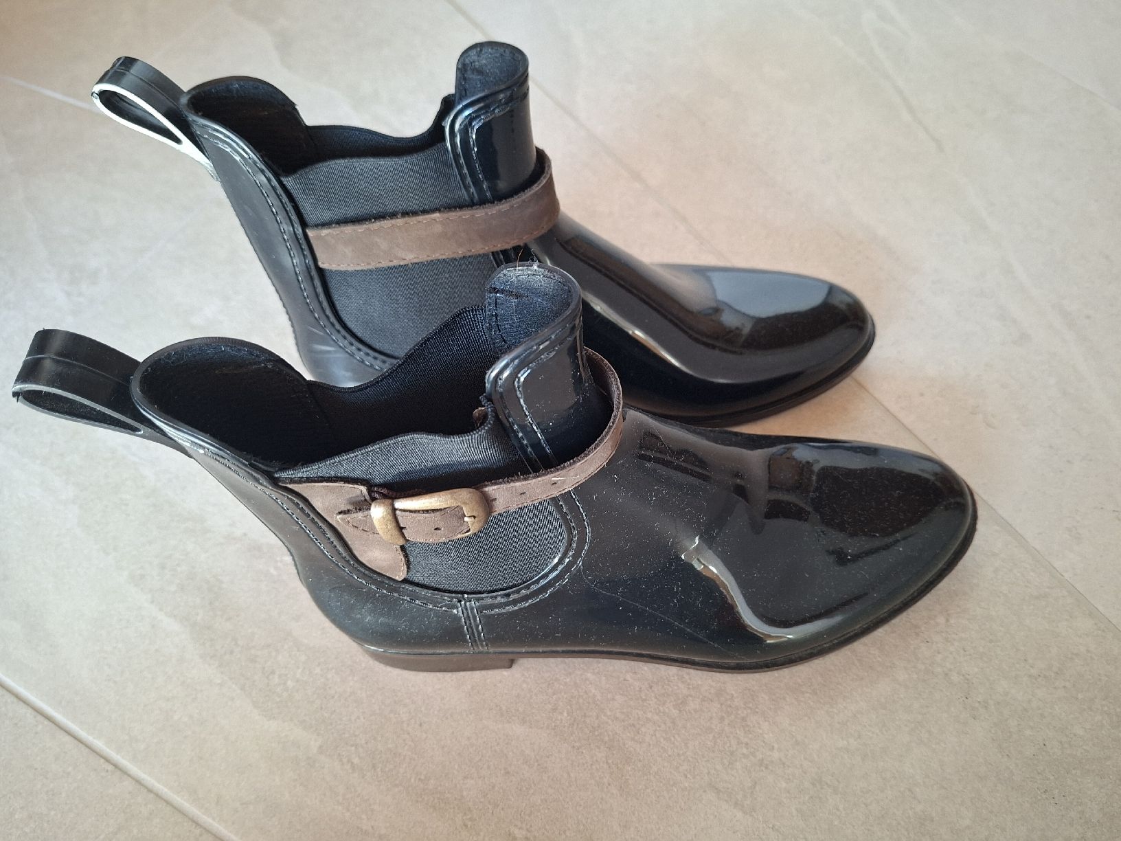 Damenschuhe: Regenstiefel / Stiefeletten – Gebraucht aus Rebstein von minou0041