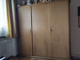 alter Kleiderschrank, 3-flüglig