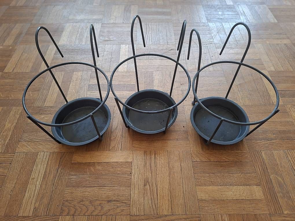 Pots de fleurs: 3 supports de pot fleur – D'occasion à Genève par pha_km2b