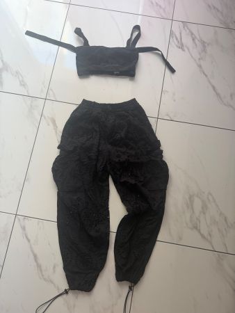 Zara top & Hose Schwarz mit Lochstickerei, Gr. XS-S