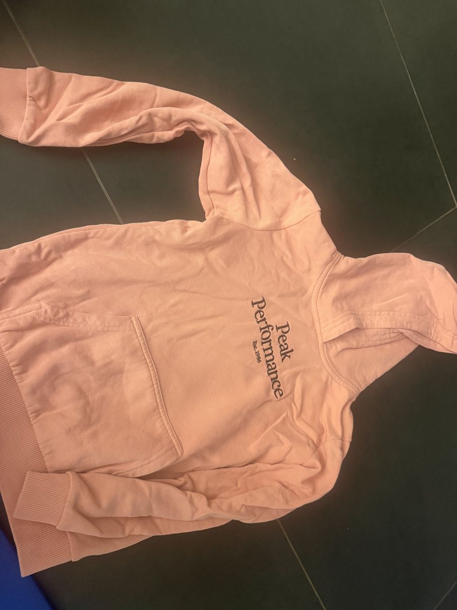 Pulls et sweat-shirts: Peak Performance Pullover Kapuze Rosa Grösse 150  – D'occasion à Feldbrunnen par cleo09