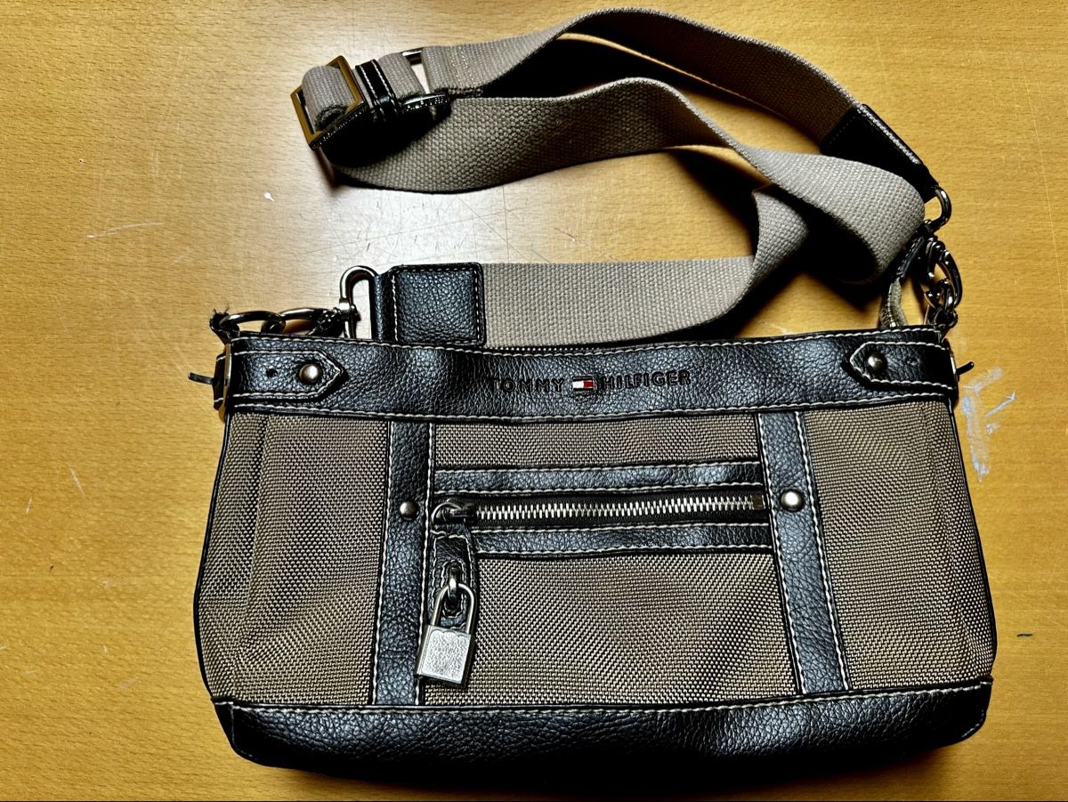 Tommy Hilfiger Taschen für Damen: Hilfiger Täschli – Neu (gemäss Beschreibung) aus Auslikon von Ascha96