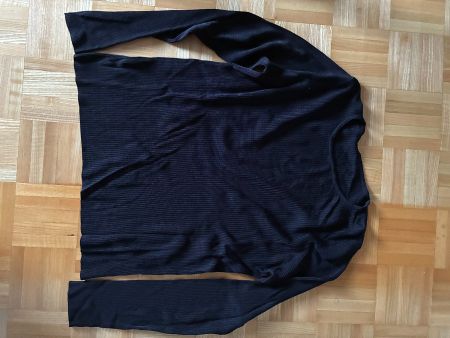 Langarmshirt schwarz gerippt in gebrauchtem Zustand