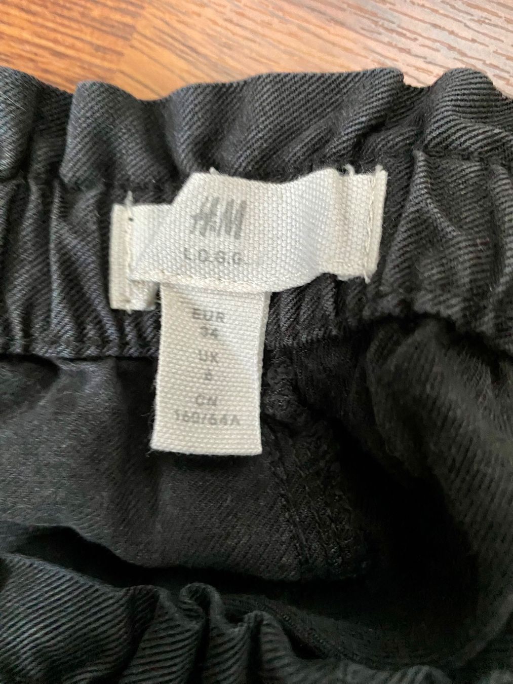 H&M Pantaloni: Schwarze H&M Stoffhose Gr. 34 – Usato da Stadel b. Niederglatt venduto da sandart 2