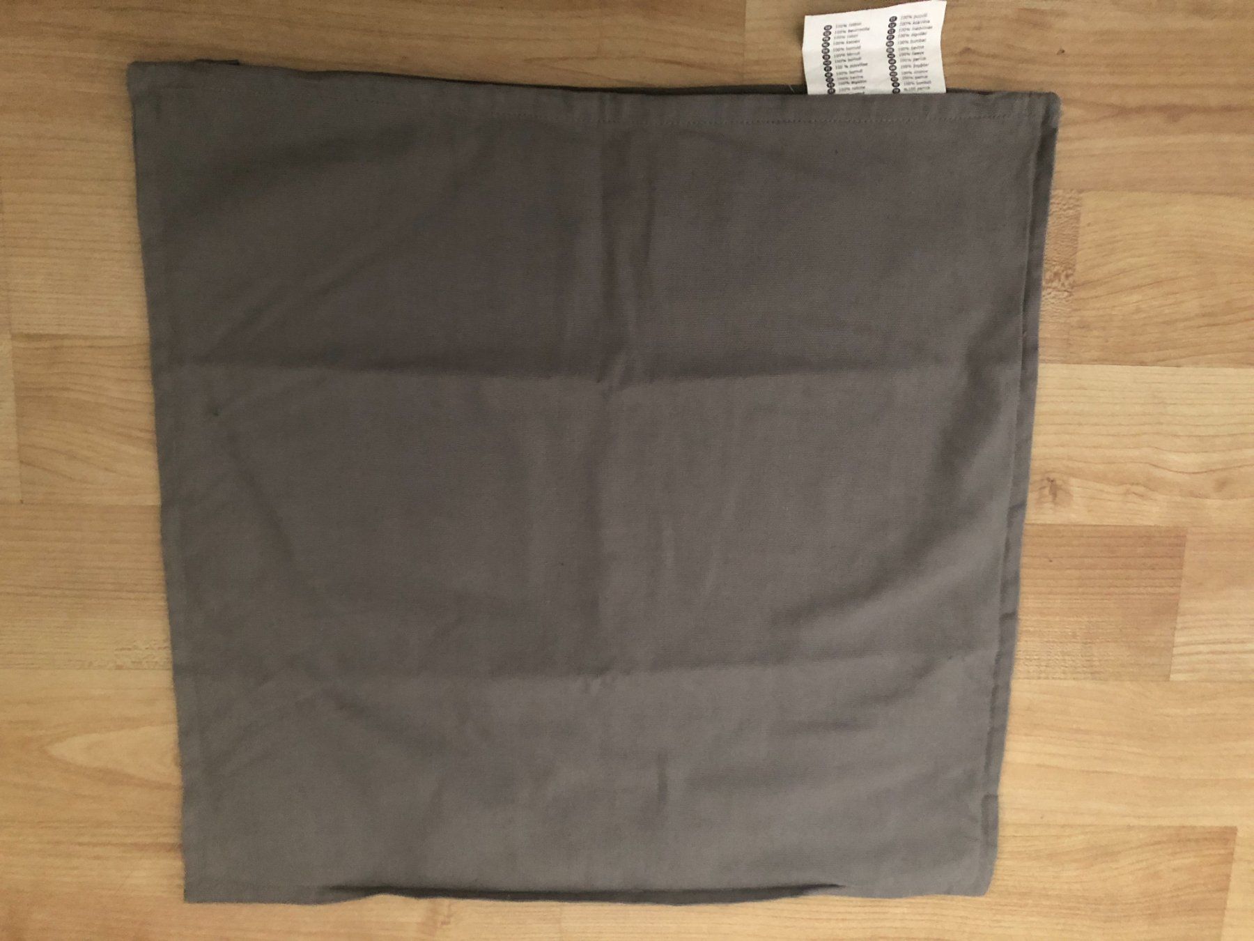 Ikea Cuscini: Zwei kuschelige Kissen aus Samt, Anthrazit – Nuovo (secondo la descrizione) da Arlesheim venduto da OmnIa55 1
