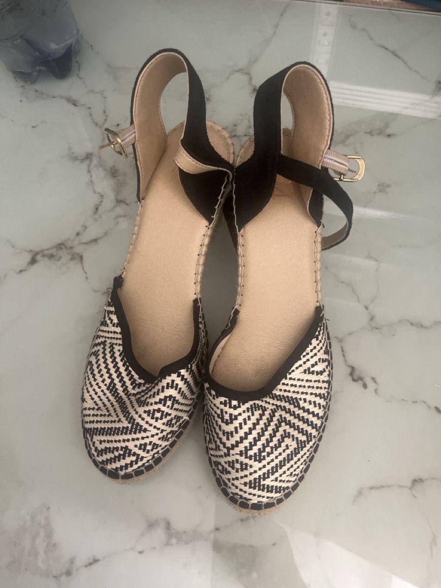 Damenschuhe: Wedge Espadrilles Black White Pattern Ankle Strap Shoes – Gebraucht aus Hinteregg von ari_zzv6