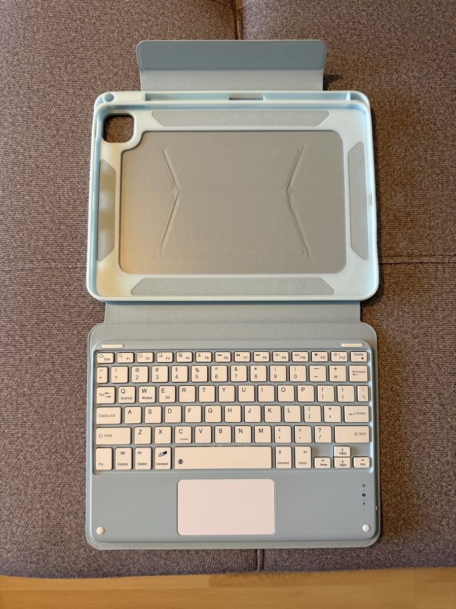 Tablet PC: iPad gen. 10 Hülle mit Tasatur – Nuovo (secondo la descrizione) da Langenthal venduto da Portugues.