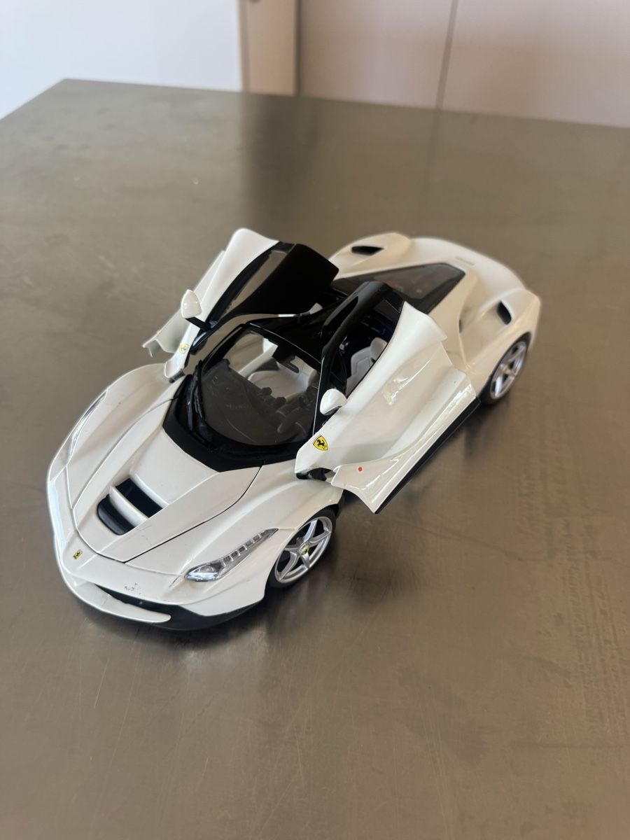 Bburago Voitures modèles: LaFerarri Spielzeugauto – D'occasion à Zürich par JulioZuerich 4