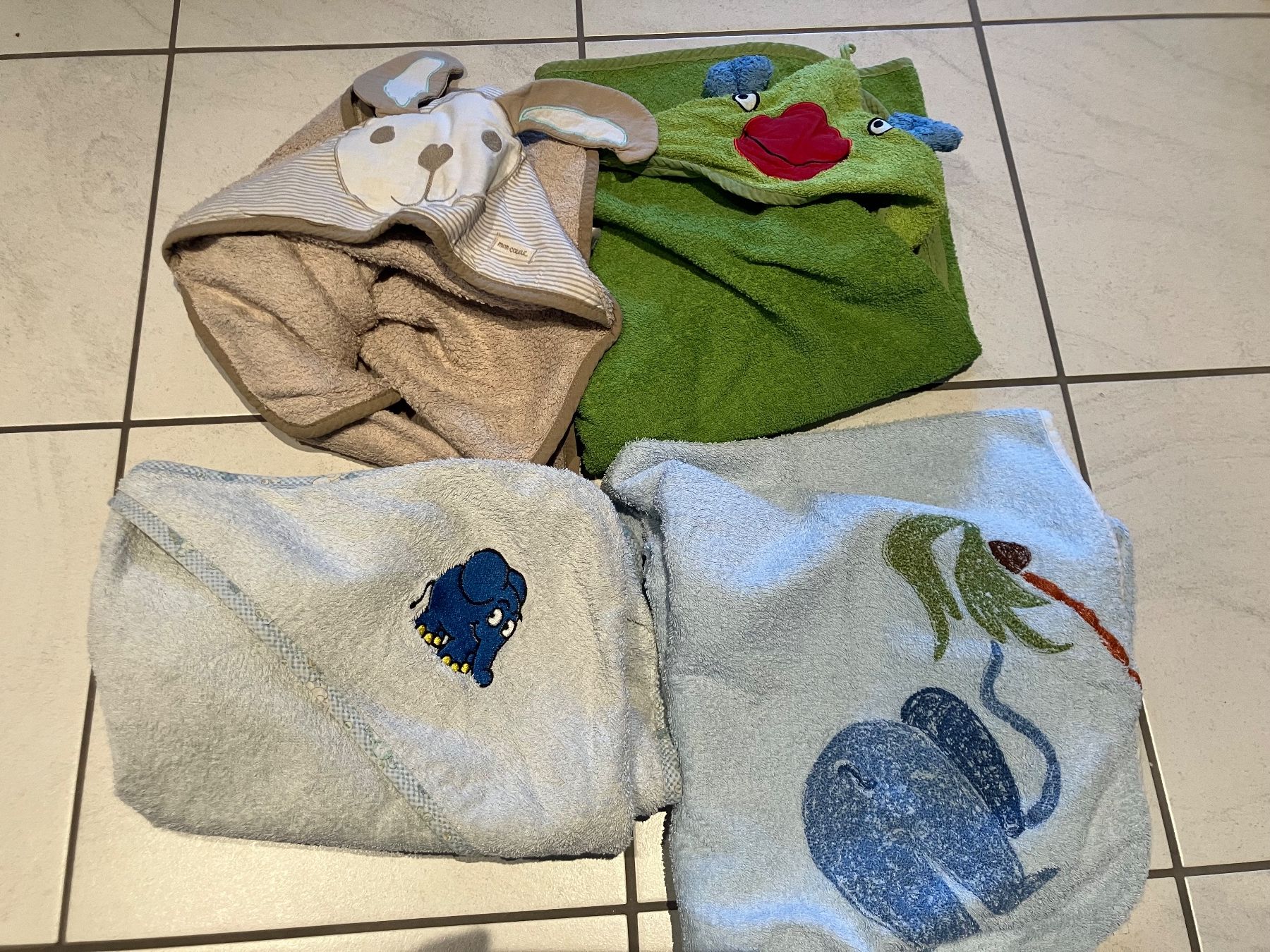 Teli da bagno: Baby Badetücher mit Kapuze – Usato da Chur venduto da steffeli04