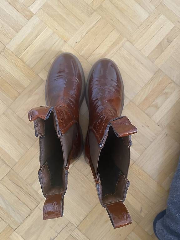 Damenschuhe: Braune Lackleder-Stiefelletten – Neu und originalverpackt aus Laufen von Looc_ 1