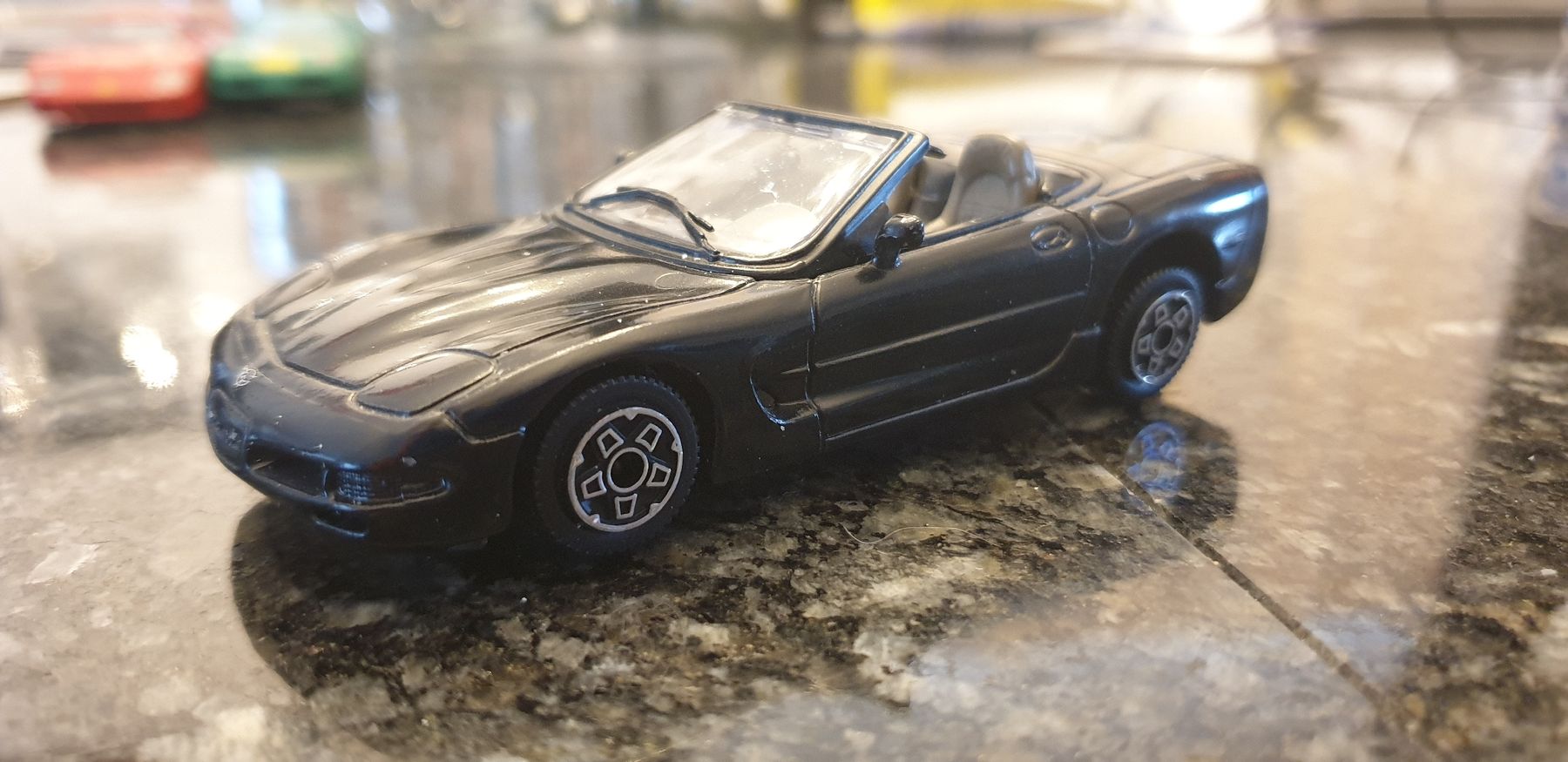 Bburago Modellini d'auto: Chevrolet Corvette Convertible 1:43 – Nuovo (secondo la descrizione) da Kaiseraugst venduto da Carkos